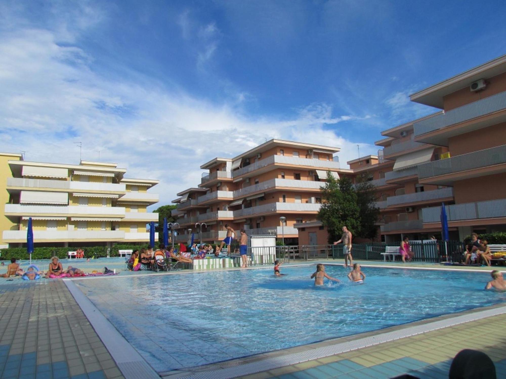 Comfort And Fun By The Pool - Beahost